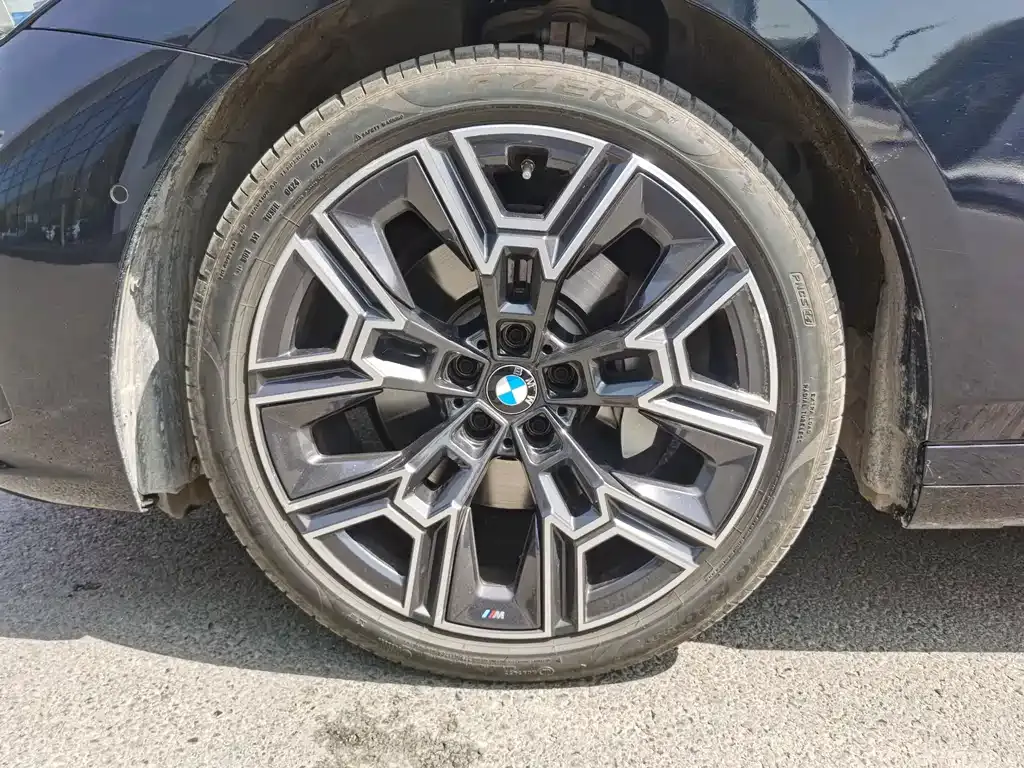BMW 5 Series — фото 10