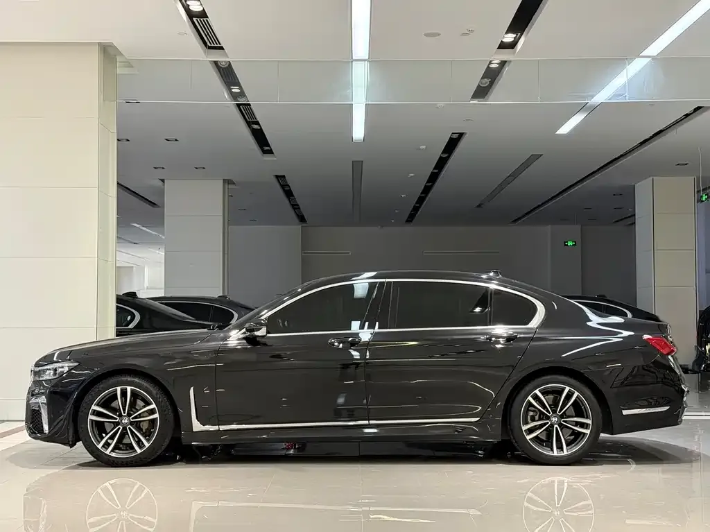 BMW 7 Series 2022 из CN, фото 2