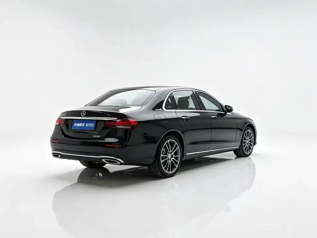 Mercedes-Benz E-Class — фото 4