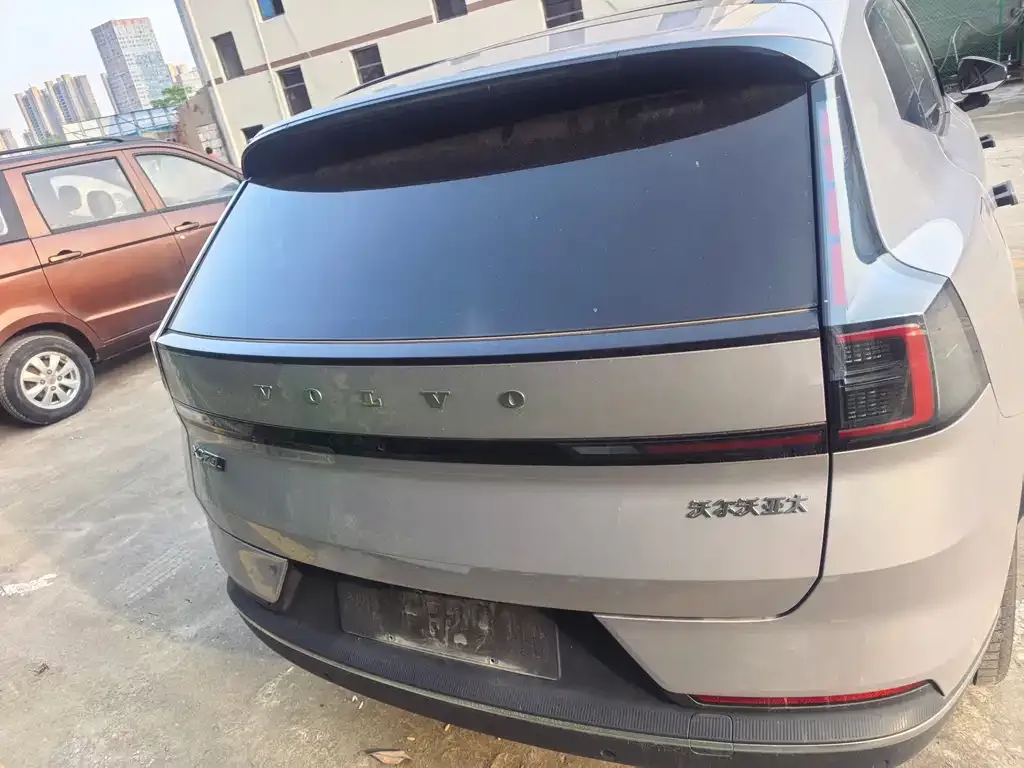 Volvo XC70 Plug-in Hybrid 2025 из CN, фото 2