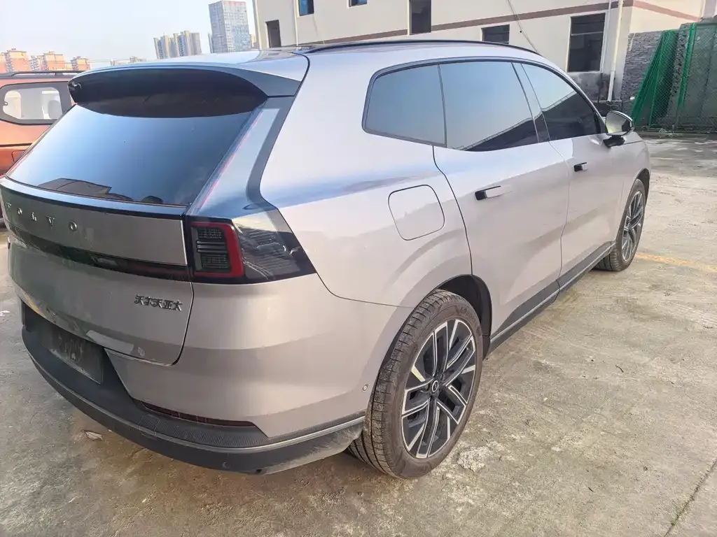 Volvo XC70 Plug-in Hybrid 2025 из CN, фото 3