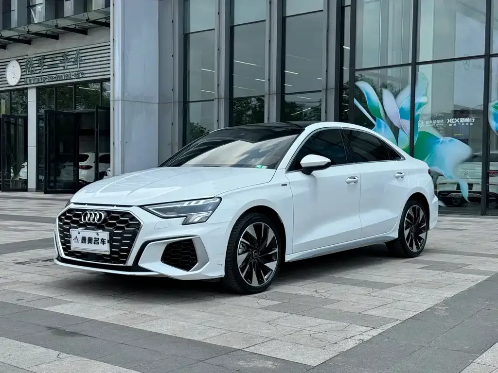 Audi A3 — фото 1