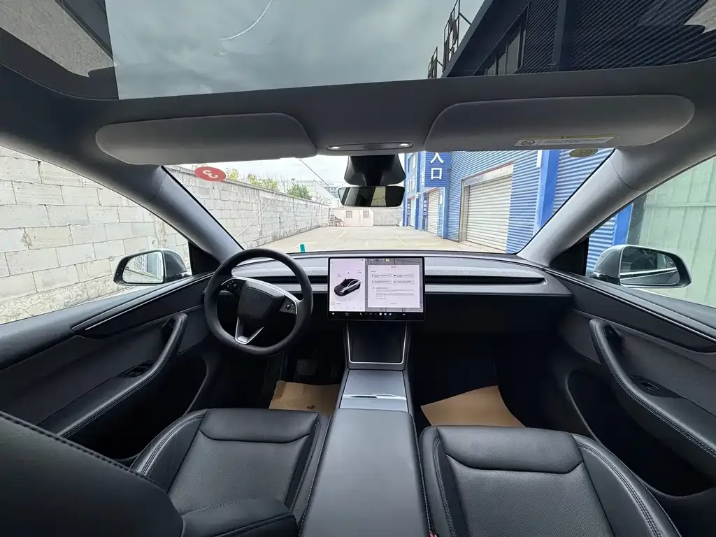 Tesla Model Y — фото 7