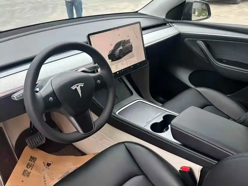 Tesla Model Y — фото 7
