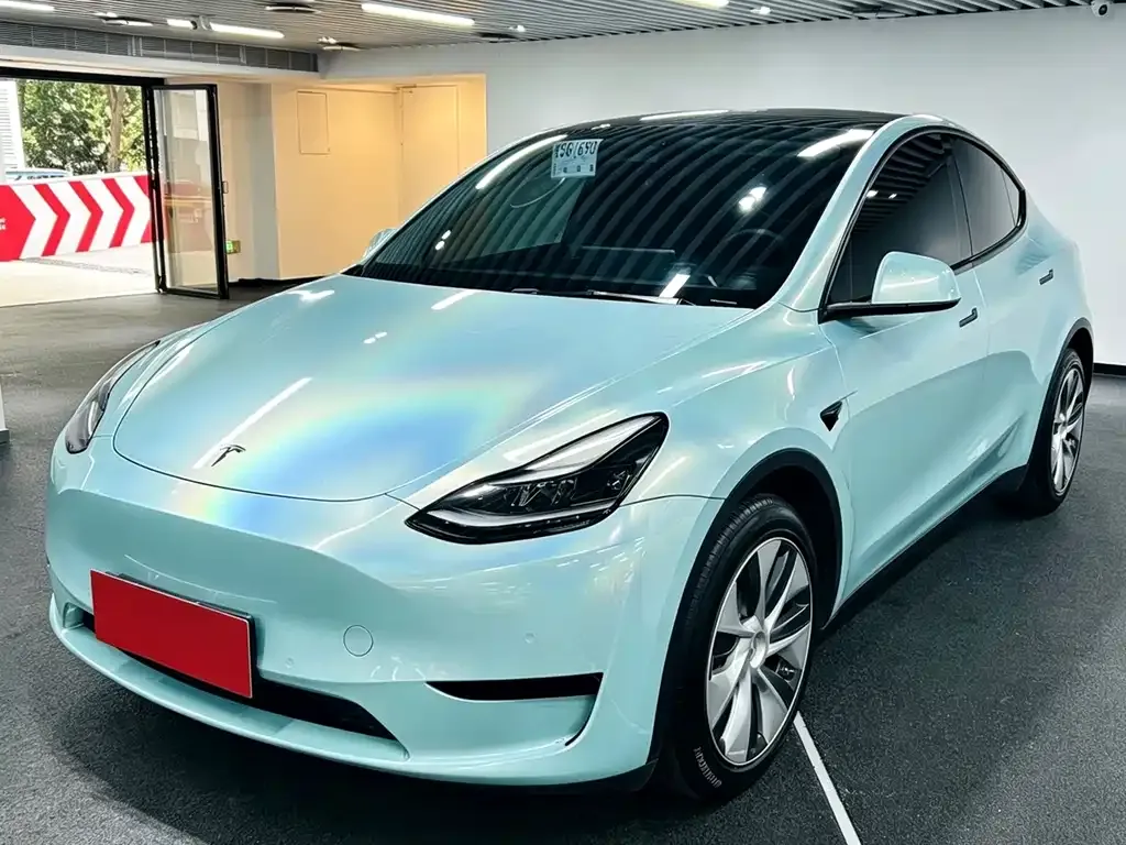 Tesla Model Y — фото 1