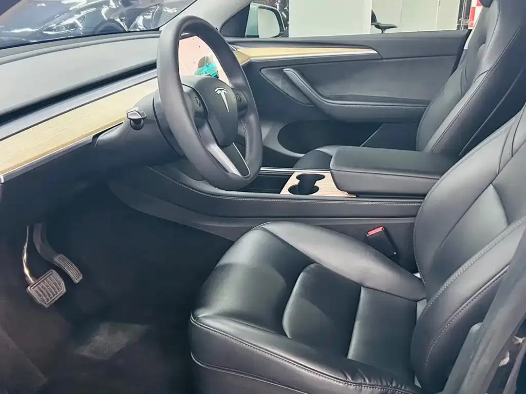 Tesla Model Y — фото 3