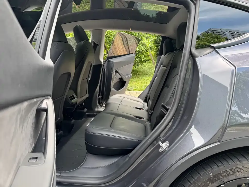 Tesla Model Y — фото 5