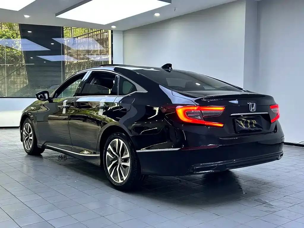 Honda Accord — фото 9