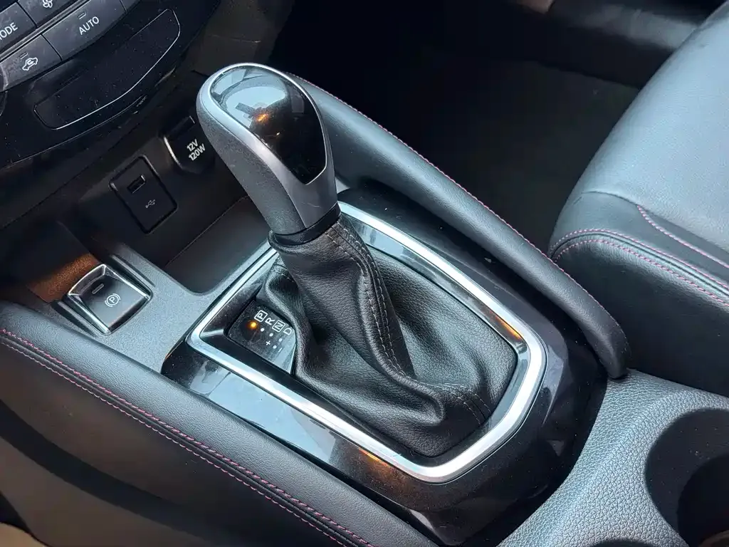 Nissan Qashqai — фото 10