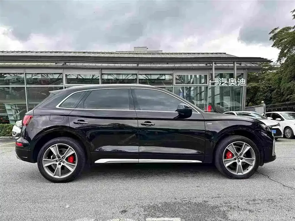 Audi Q5L — фото 8