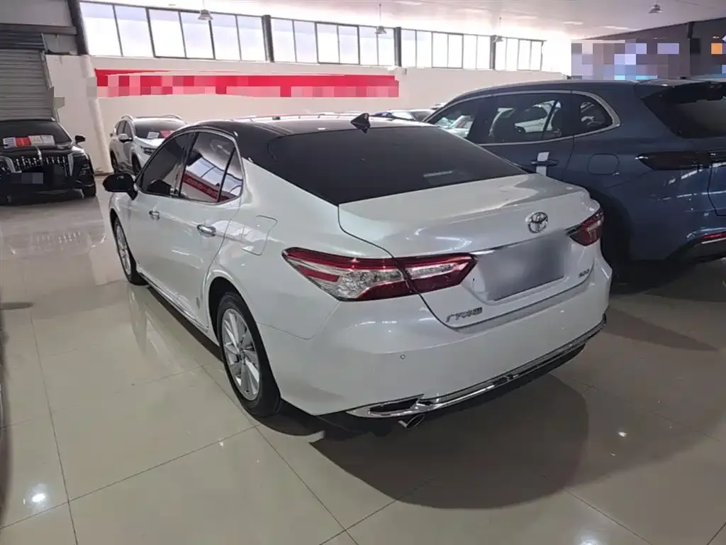 Toyota Camry — фото 5