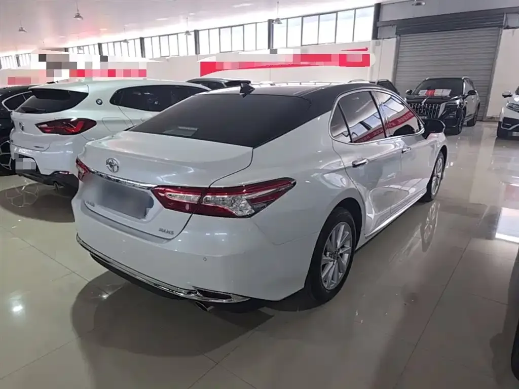 Toyota Camry — фото 8