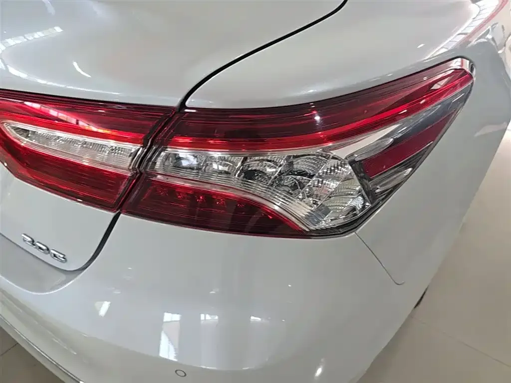 Toyota Camry — фото 9
