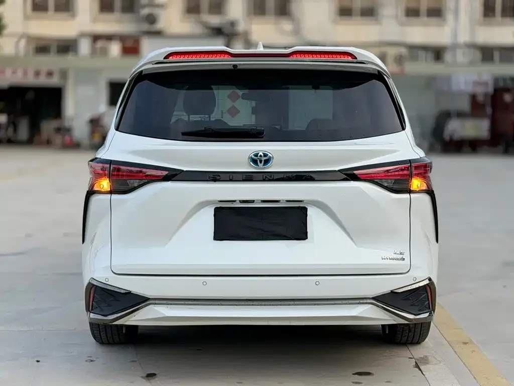 Toyota Sienna — фото 4