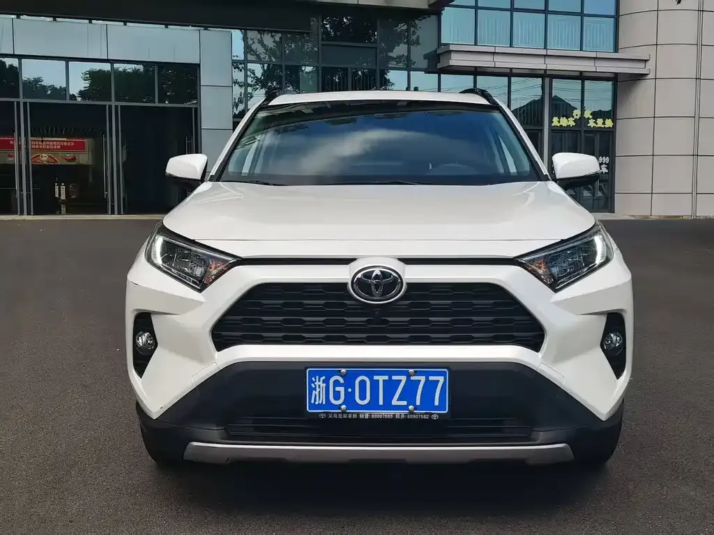 Toyota RAV4 — фото 5