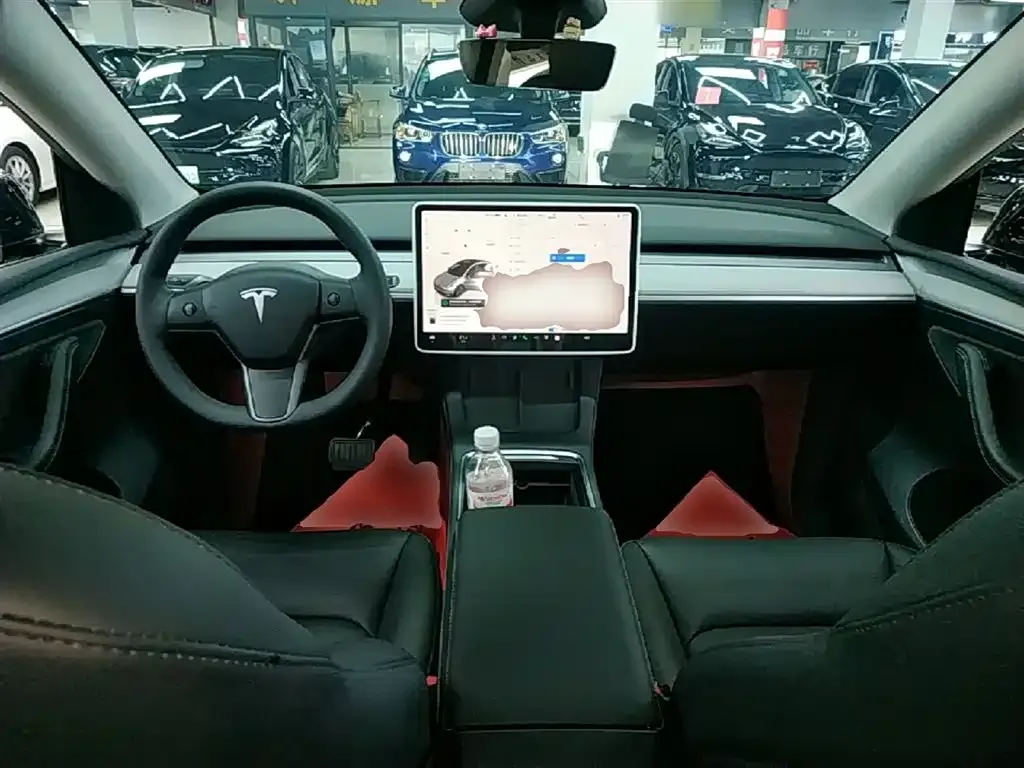 Tesla Model Y — фото 8