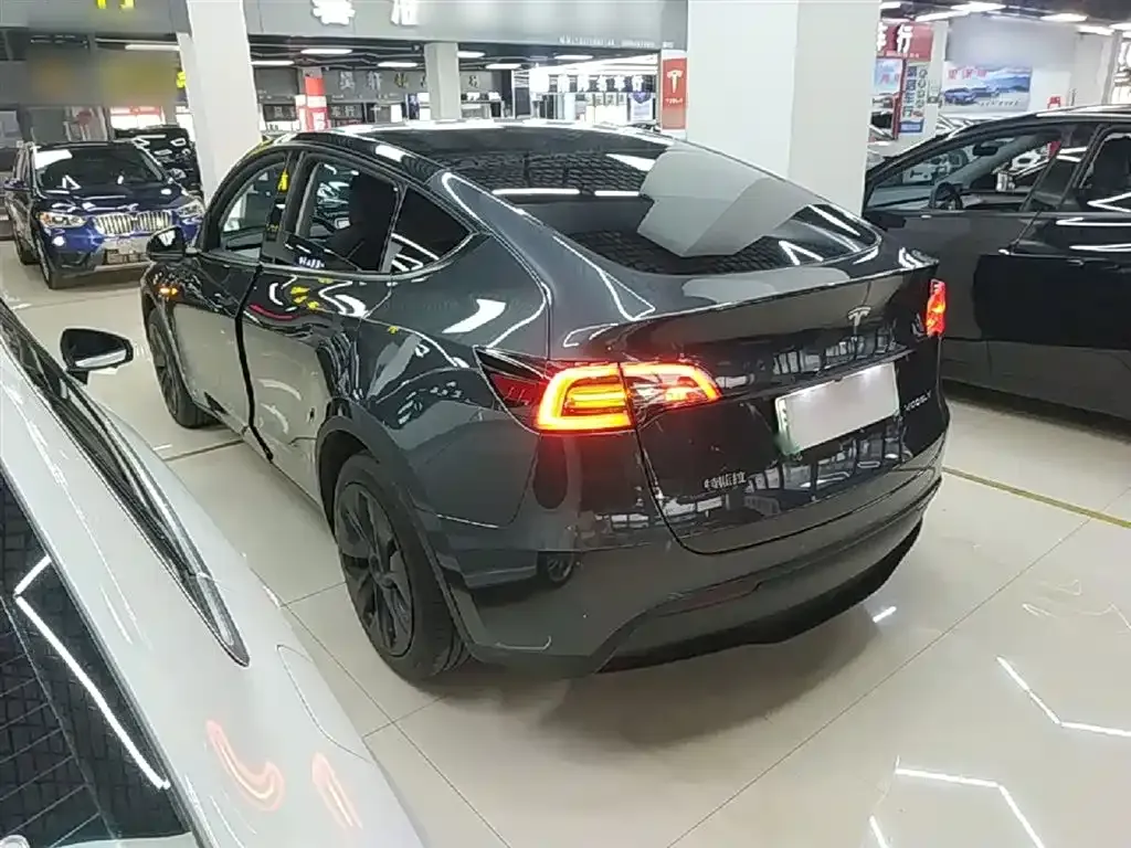 Tesla Model Y — фото 5
