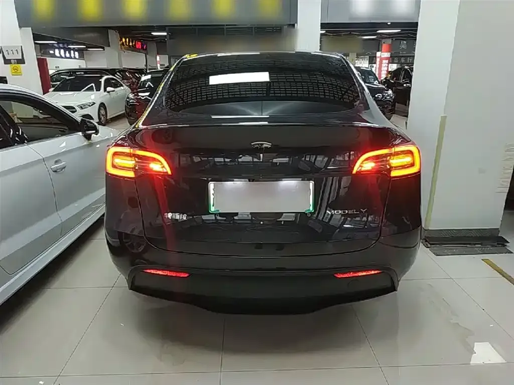 Tesla Model Y — фото 3