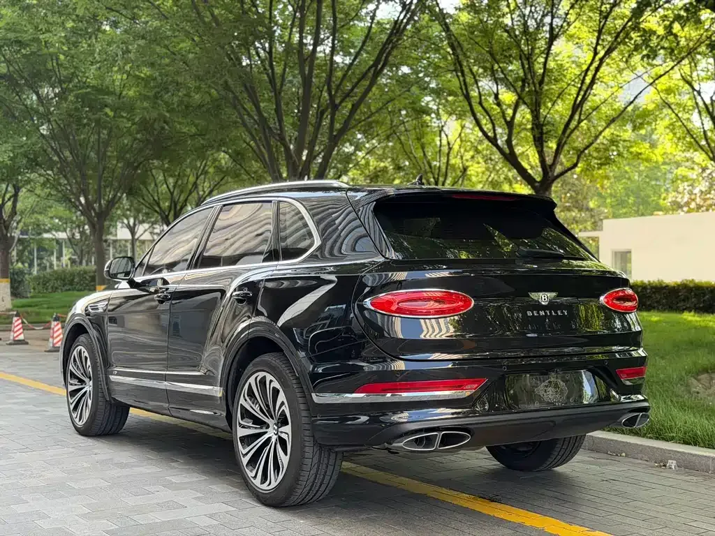 Bentley Bentayga — фото 9