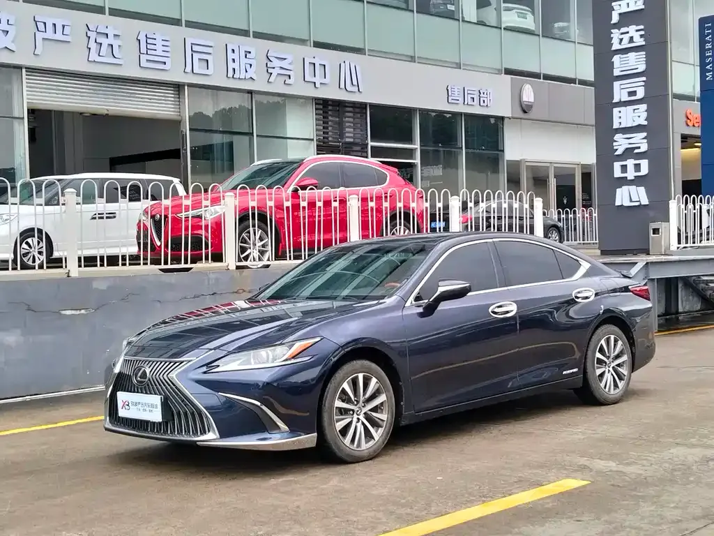 Lexus ES — фото 1