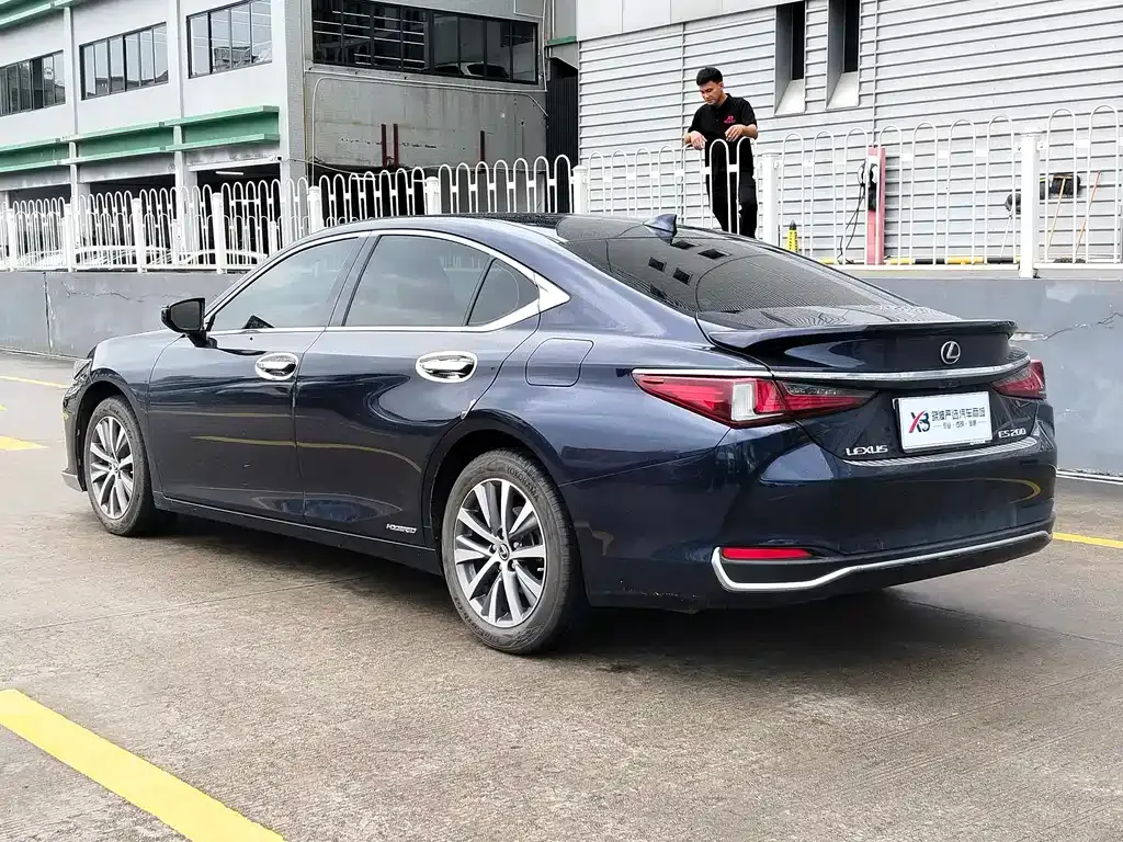 Lexus ES — фото 10