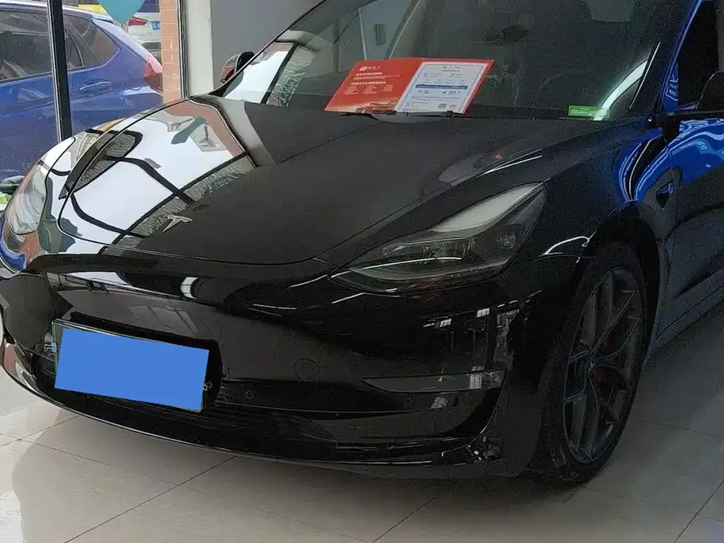 Tesla Model 3 — фото 1