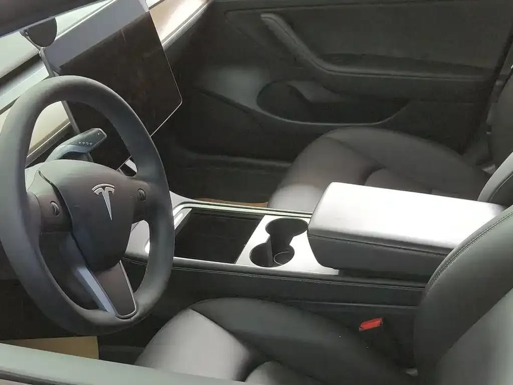 Tesla Model 3 — фото 3