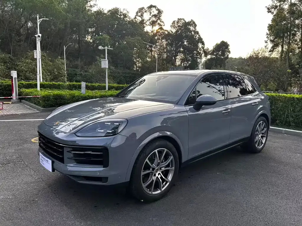 Porsche Cayenne — фото 1