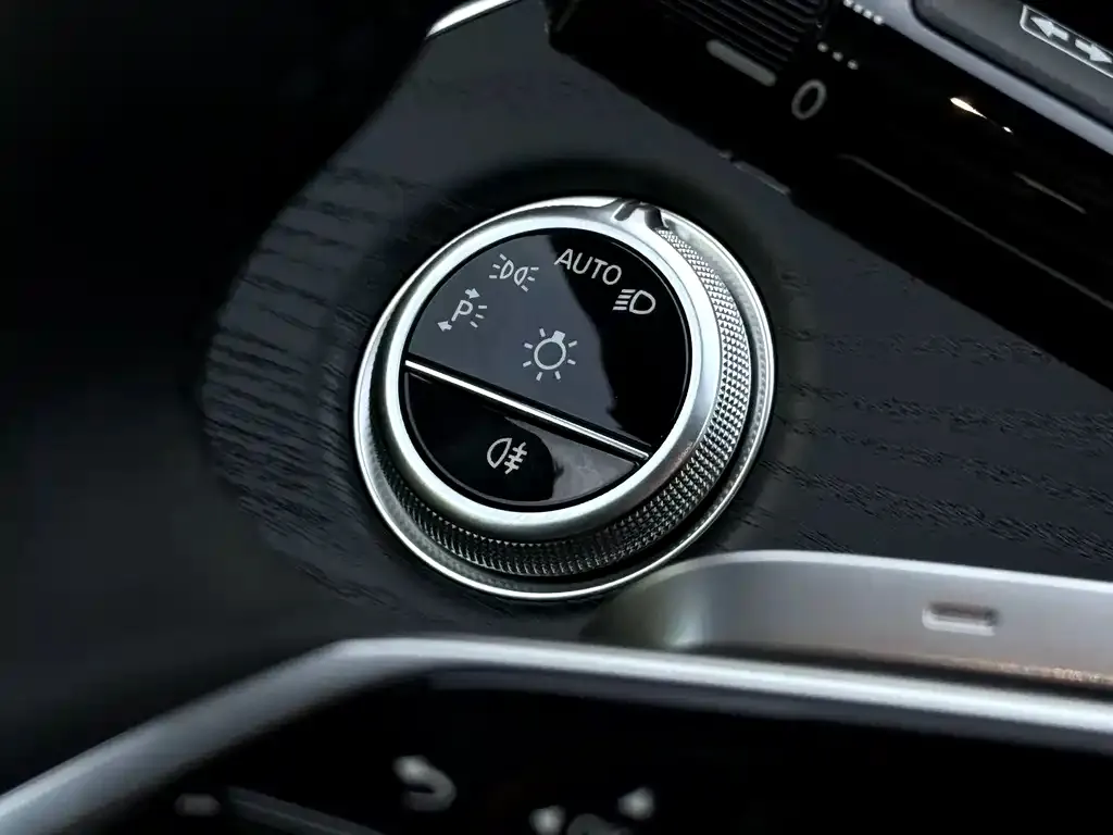 Mercedes-Benz E-Class (Import) — фото 4