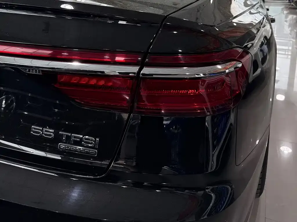Audi A8 — фото 4