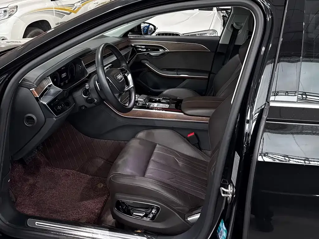 Audi A8 — фото 3