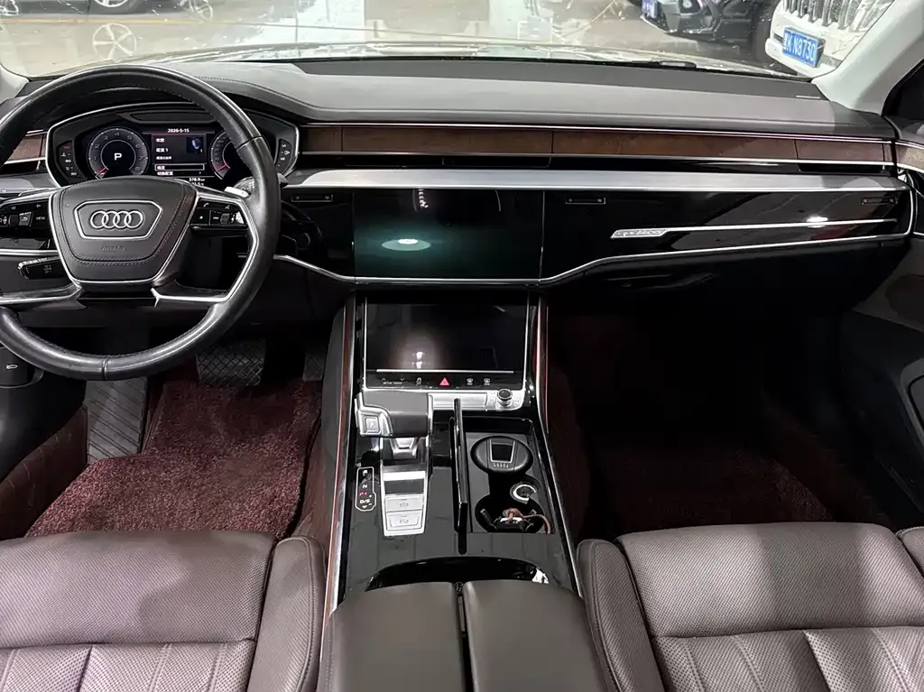 Audi A8 — фото 10