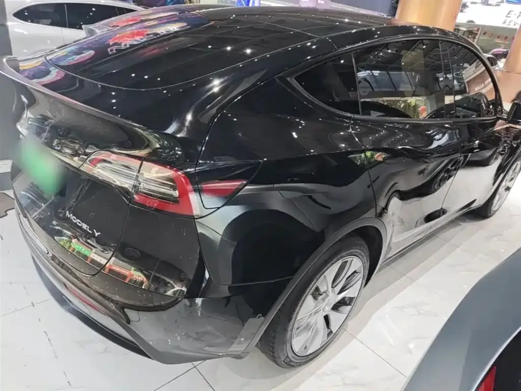 Tesla Model Y — фото 8
