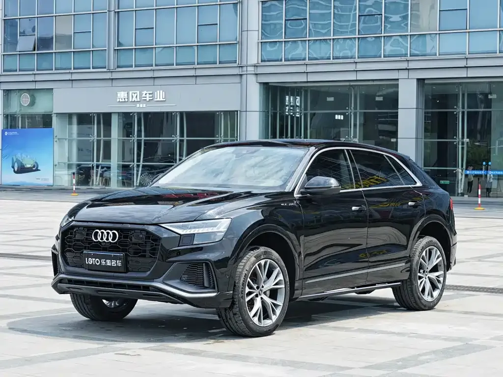 Audi Q8 — фото 1