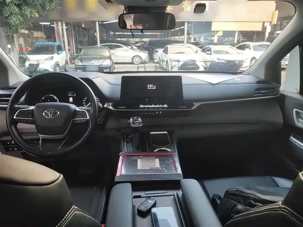 Toyota Granvia 2024 из CN, фото 9