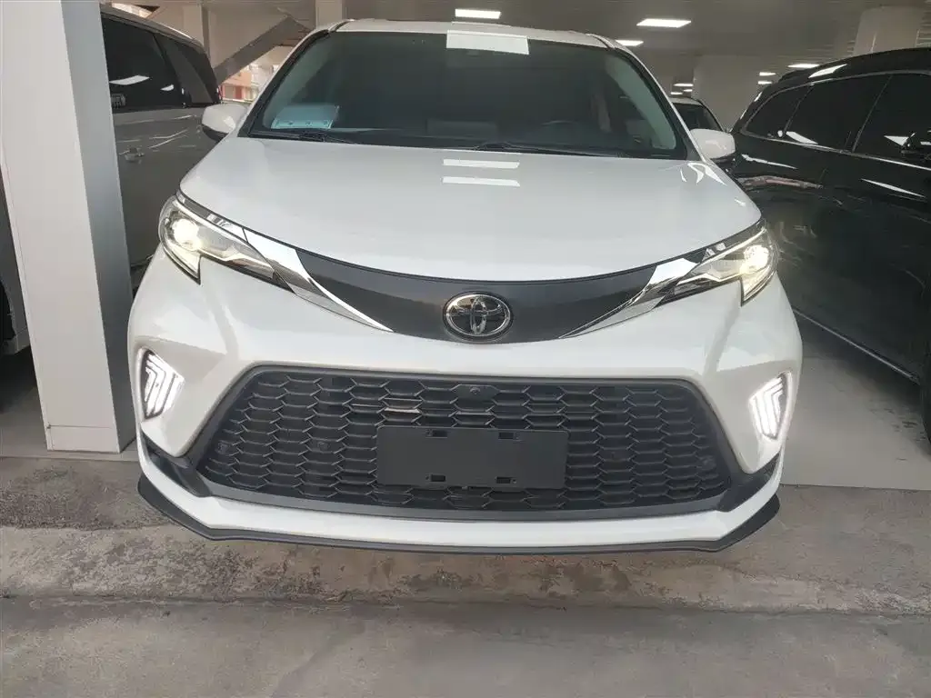 Toyota Granvia 2024 из CN, фото 7