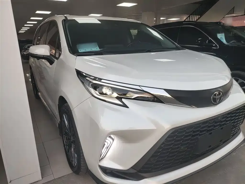 Toyota Granvia 2024 из CN, фото 3
