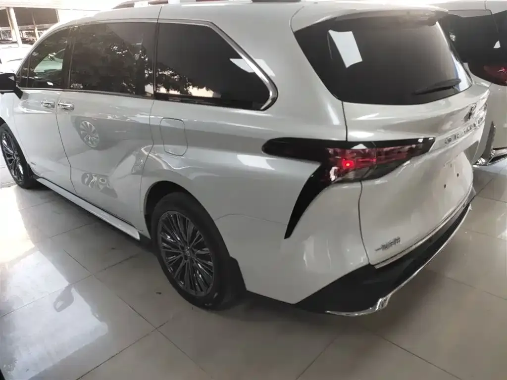 Toyota Granvia 2024 из CN, фото 2