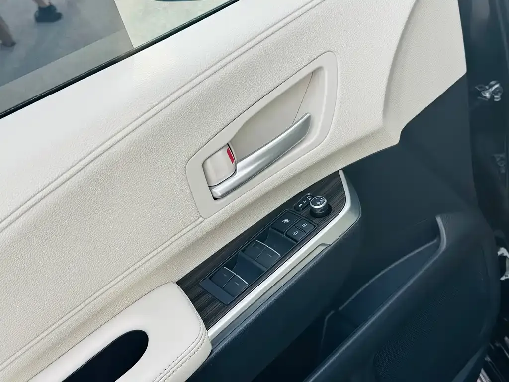 Toyota Sienna — фото 2