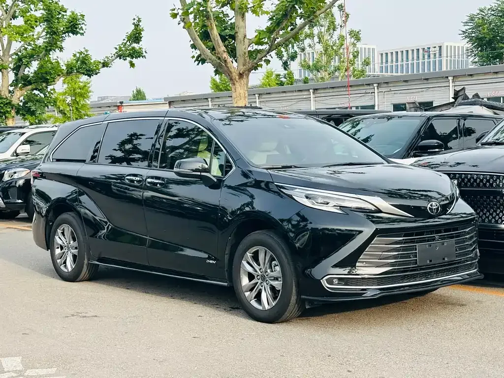 Toyota Sienna — фото 3