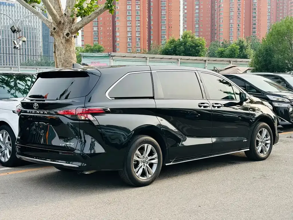 Toyota Sienna — фото 5