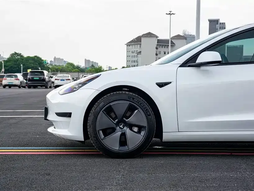 Tesla Model 3 — фото 9