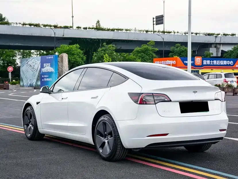 Tesla Model 3 — фото 10