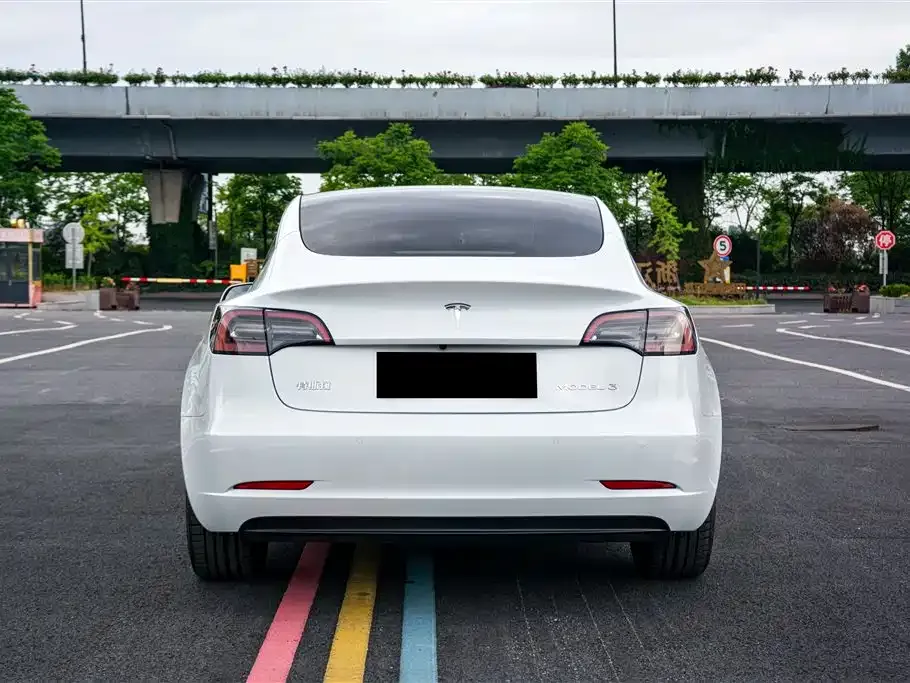Tesla Model 3 — фото 8