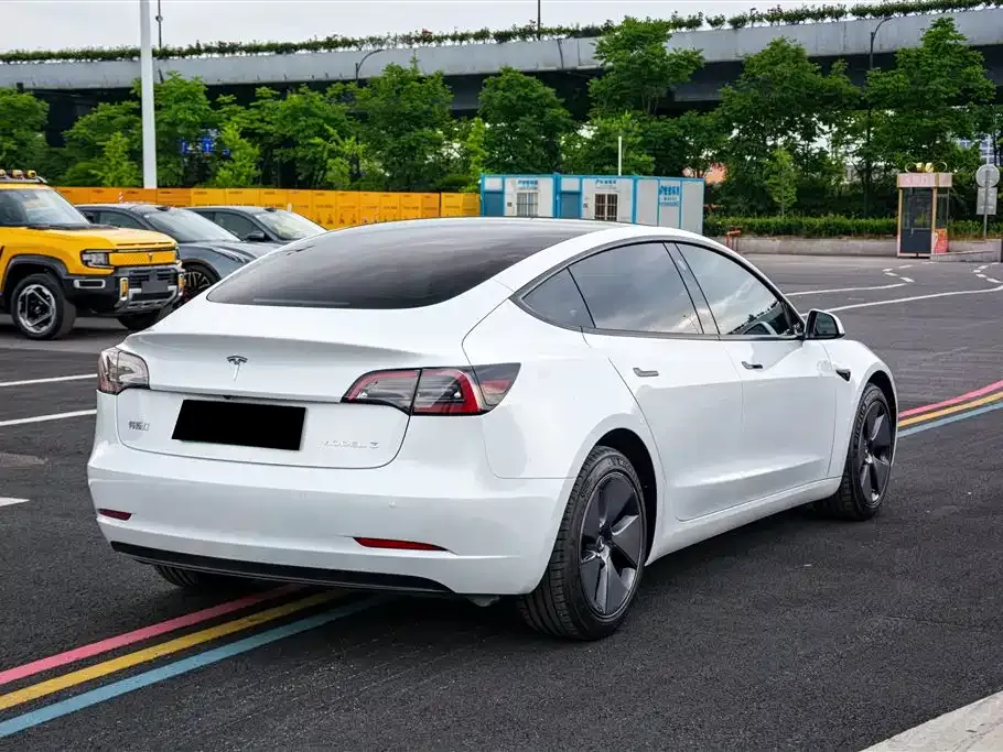 Tesla Model 3 — фото 4