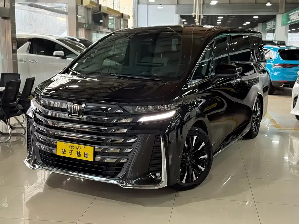 Toyota Vellfire — фото 1