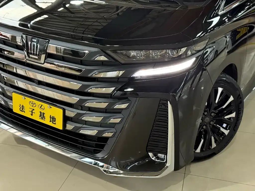 Toyota Vellfire — фото 7