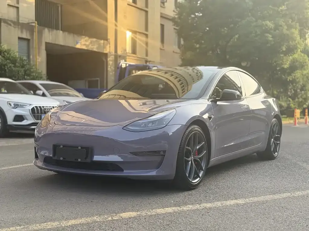 Tesla Model 3 — фото 1