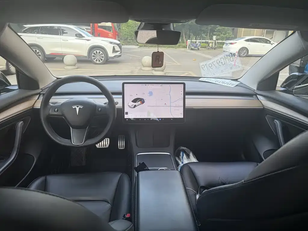 Tesla Model 3 — фото 3