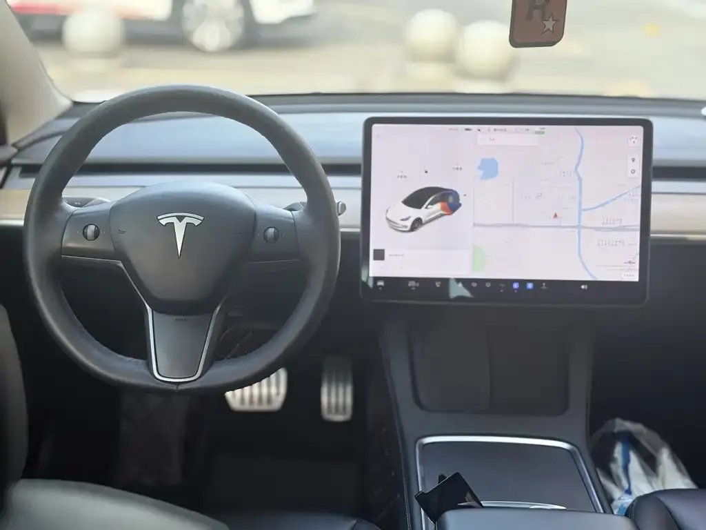 Tesla Model 3 — фото 2